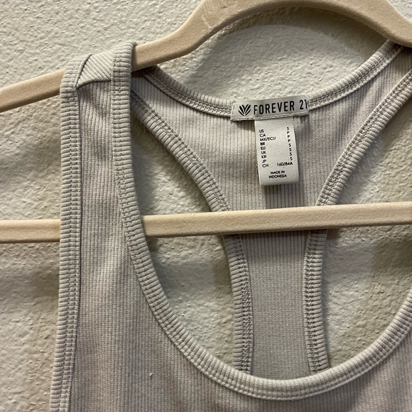 Gray tank top - Picture 2 of 4